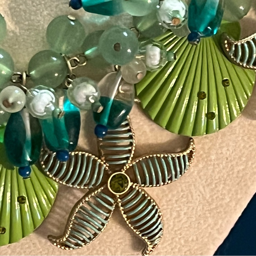 Chico‘s chunky statement charm necklace starfish shells ombre’ glass beads 18” - Picture 3 of 13